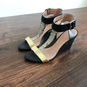 Black Wedged Sandal
